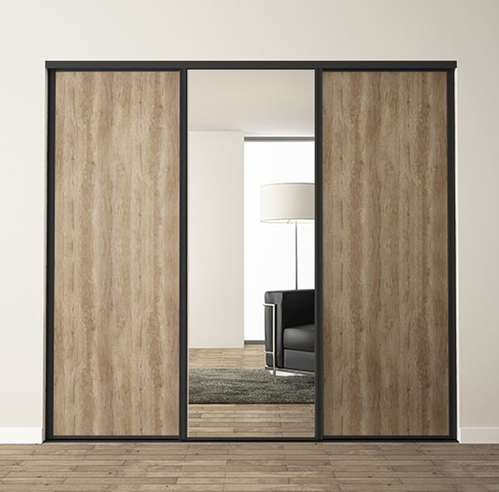 3 portes coulissantes : chêne raboté et miroir, profils harmonie : noir mat