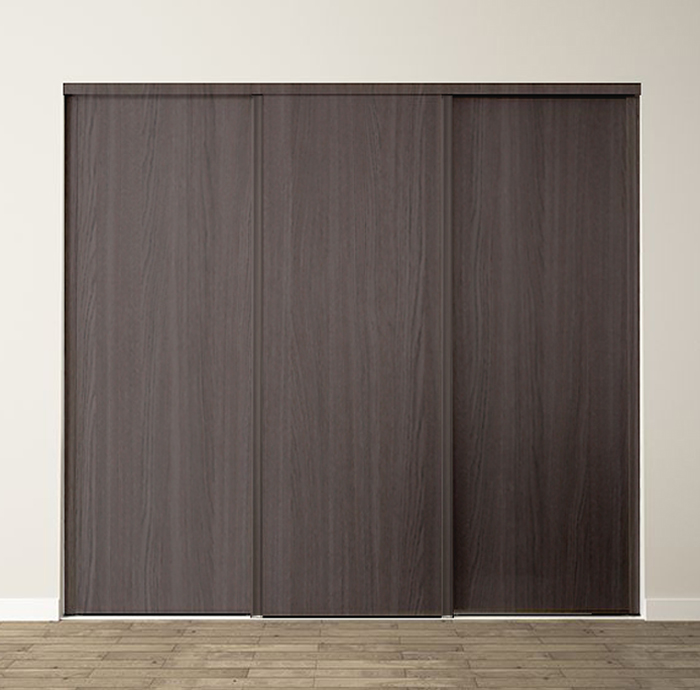 3 portes coulissantes : chêne gris, profils harmonie : hêtre