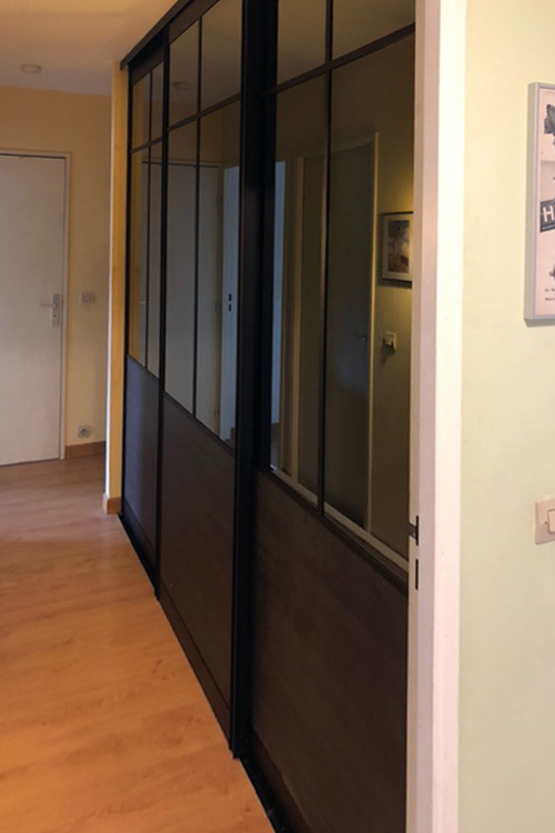 Ensemble 2 portes de placard coulissantes style atelier Miroir gris / Bois noir - 2/2 Ensemble 2 portes de placard coulissantes style atelier Miroir gris / Bois noir - 2/2