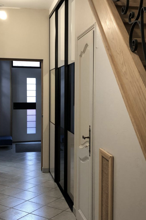 Ensemble 3 portes de placard coulissantes Gloss/Miroir - 2/2 Ensemble 3 portes de placard coulissantes Gloss/Miroir - 2/2