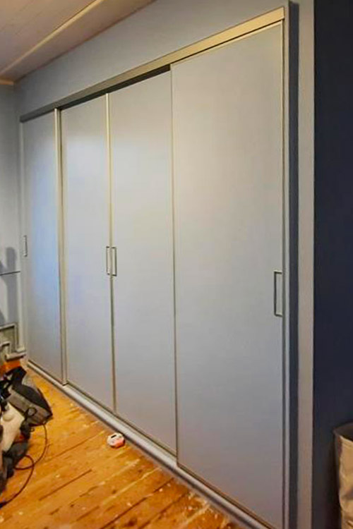 Ensemble 4 portes de placard coulissantes - 2/2 Ensemble 4 portes de placard coulissantes - 2/2