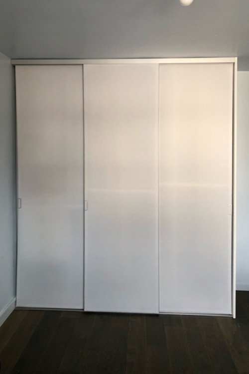 Ensemble 3 portes de placard coulissantes en toile tendue - 2/2 Ensemble 3 portes de placard coulissantes en toile tendue - 2/2